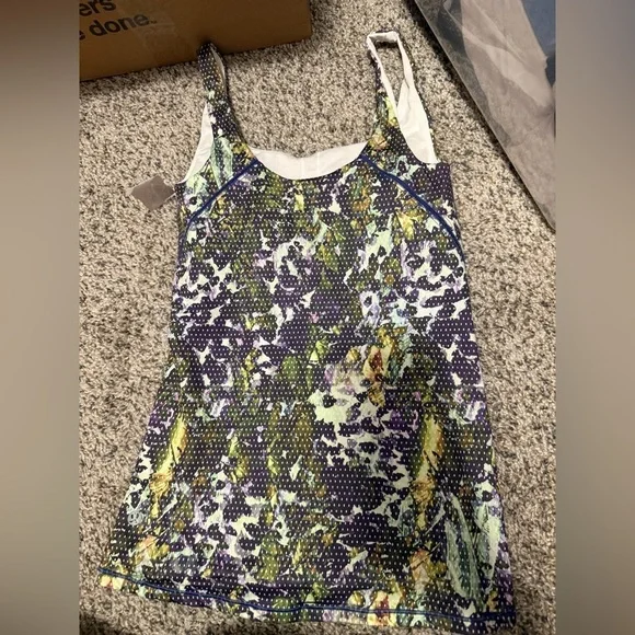 Lululemon Amala Tank - Picture 2 of 6